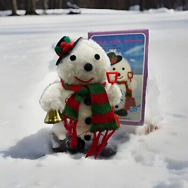 Vintage MUSICAL PLUSH SNOWMAN Christmas Around The World musical toy w/ box