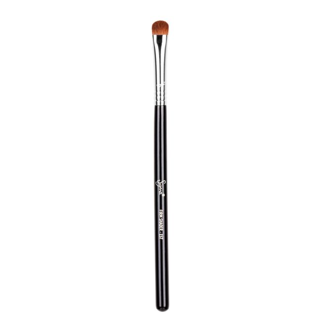 Sigma Beauty E57 Firm Shader Eyeshadow Brush - Professional Makeup Brush for Intense Applications or Controlled Finishes - Vegan Eyeshadow Brush for Fine Details