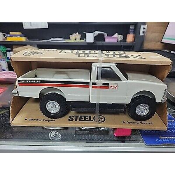 Ertl 1/16 scale steel Deutz Allis pickup Truck.