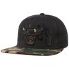 Mitchell & Ness Cap INTL403 Chicago Bulls Schwarz Camo