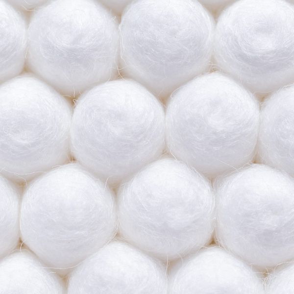 Greoer 100 Pack Cotton Wool Balls Absorbent, Super Soft Cotton Balls, Wool Balls for Babies Adults Make Up Nail Polish Remover