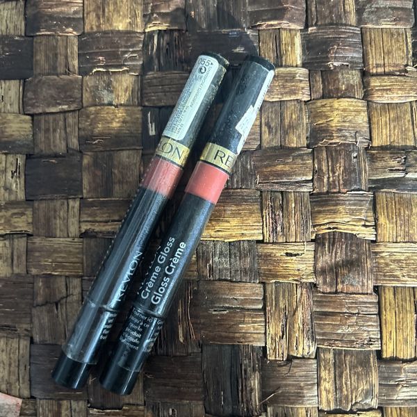 2 Revlon Creme Gloss Lipgloss 055 Hot Tamale Sealed