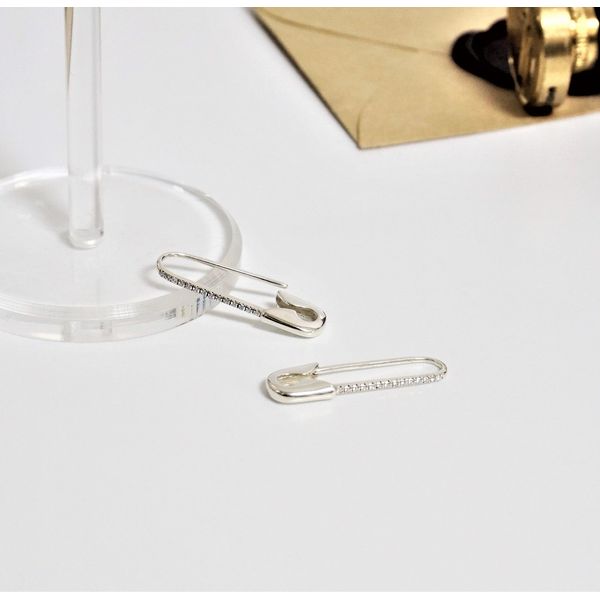 [Pin] Safety pin earrings (1ea.)