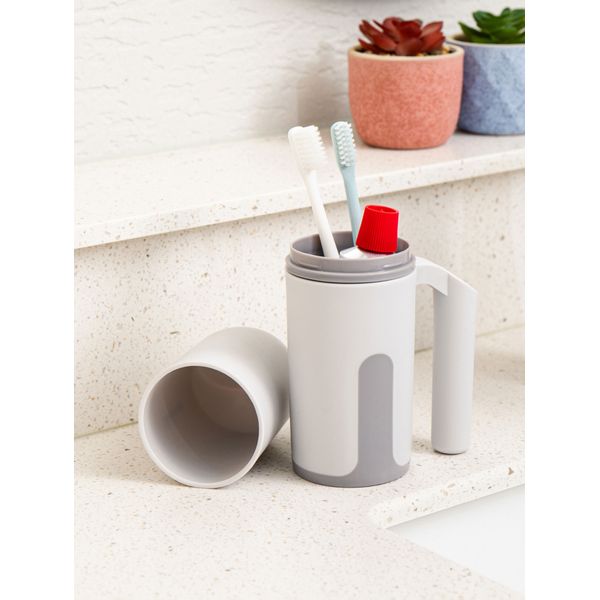 Toothbrush case with toothbrush holder