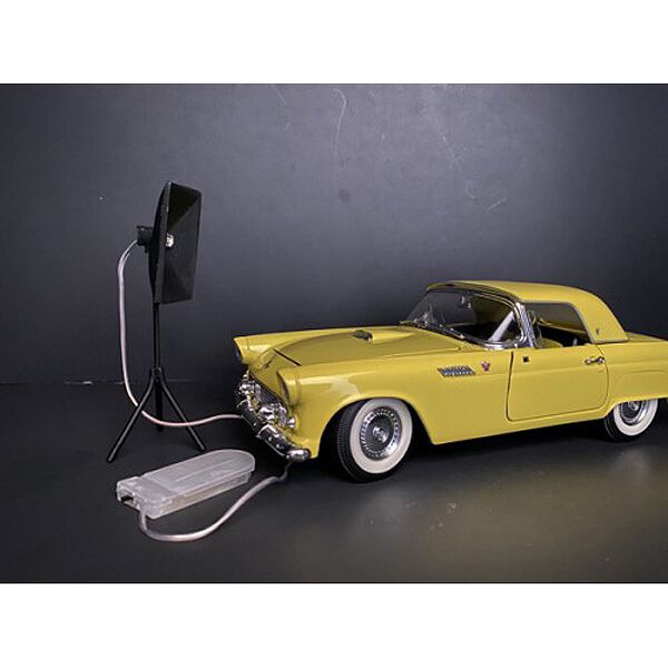 PHOTOGRAPHER LIGHTING KIT, 2 PC SET FOR 1/24 SCALE MODELS AMERICAN DIORAMA 38439
