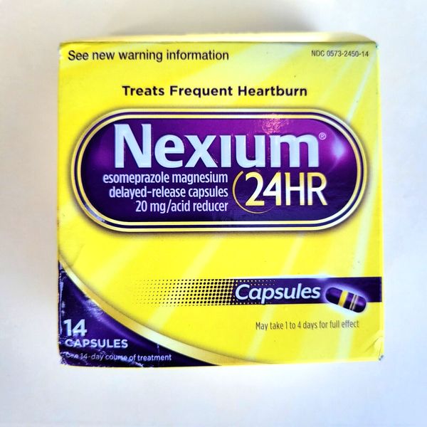 Nexium 24 HR Acid Reducer Heartburn Relief 14 Capsules Exp 01/2026