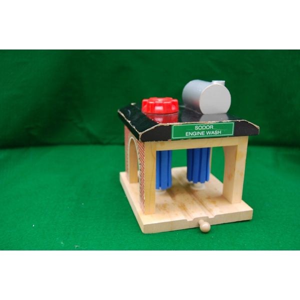 2000 Britt Allcroft Thomas the Tank Wooden Train Accessory  Sodor Engine Wash