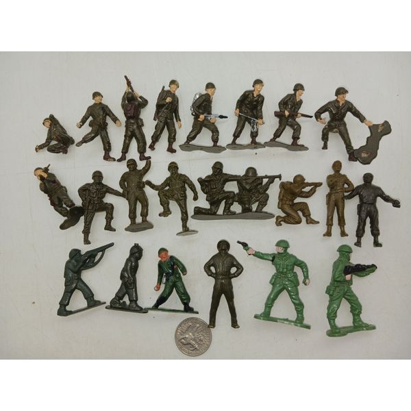 Vintage Unbranded WWII GI's Military Toy Soldiers LOT Brittle Plastic Model Kit?