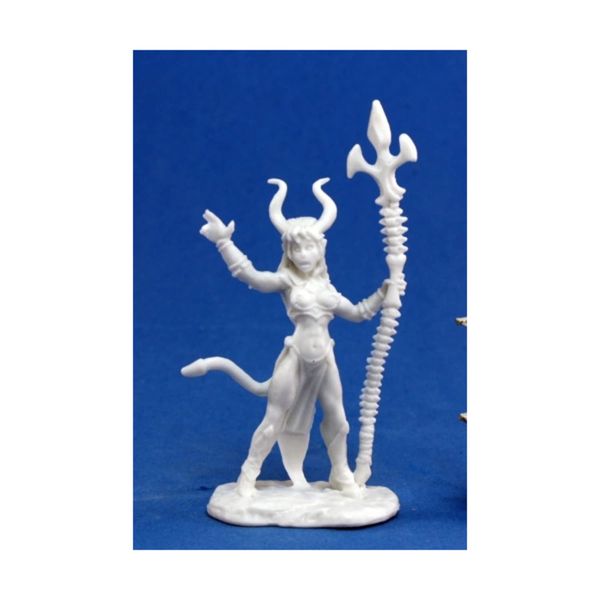 REAPER Sinessa, Hellborn Sorceress (1) Miniature
