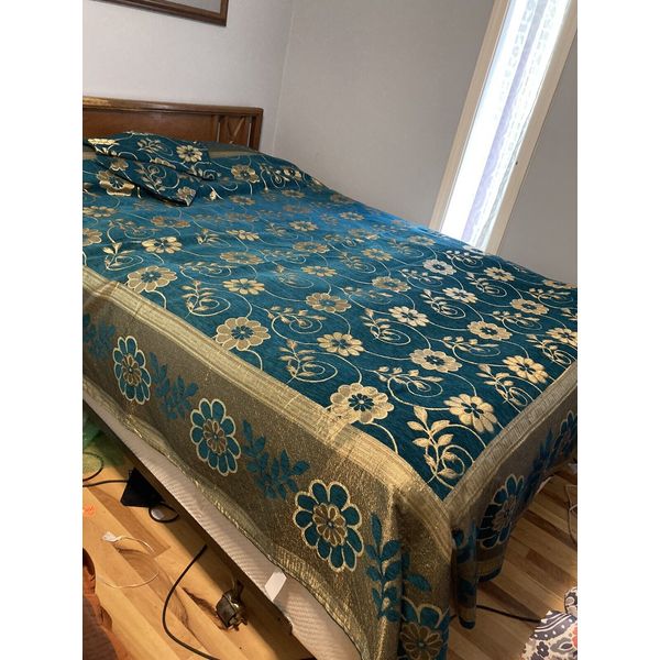 Teal & Gold Queen Bedspread With 2 Standard Pillow Shams