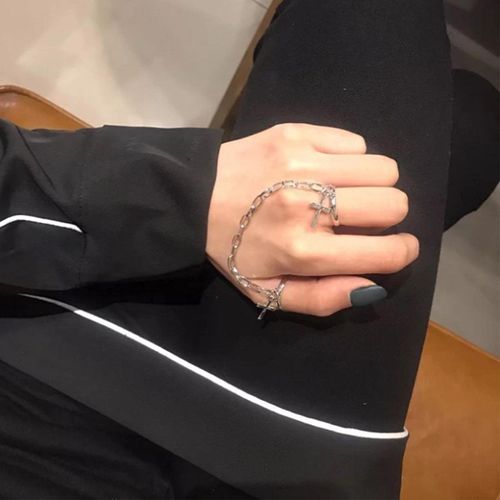Yheakne Boho Chain Rings Silver Cross Link Chain Finger Ring Stackable Knuckle Rings Vintage Tassel Rings Gothic Statement Ring for Women and Girls (Style B)