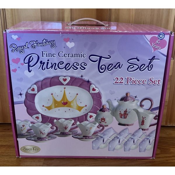 2007 Royal Fantasy Princess Ceramic 22 Pc Tea Set Teapot 5 Cups Saucers Platter