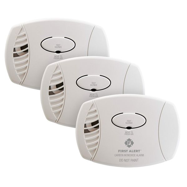 FIRST ALERT Plug-In Carbon Monoxide Detector, 3 Count (Pack of 1), CO600 , White, 6.75 x 6.9 x 9 inches