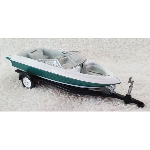 Speed Boat with Trailer Covers Green 1/64 Diorama Diecast Model