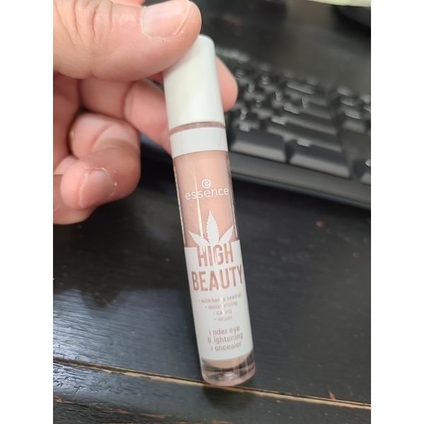 Essence High Beauty Under Eye Brightening Concealer New