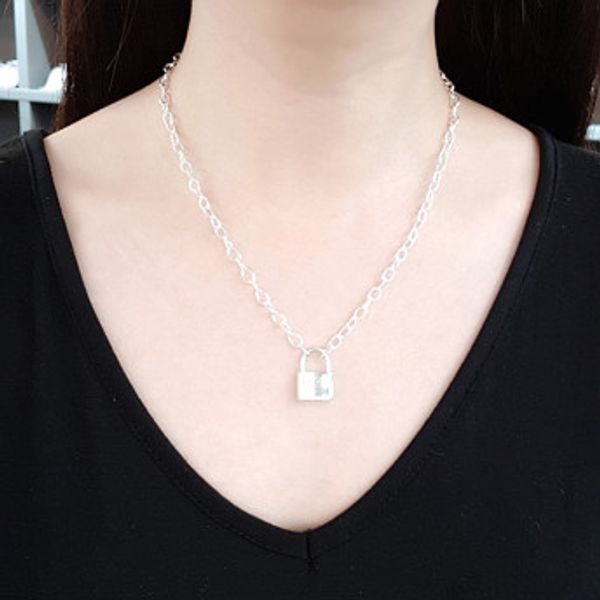 925 Silver Oval Chain Lock Pendant Necklace