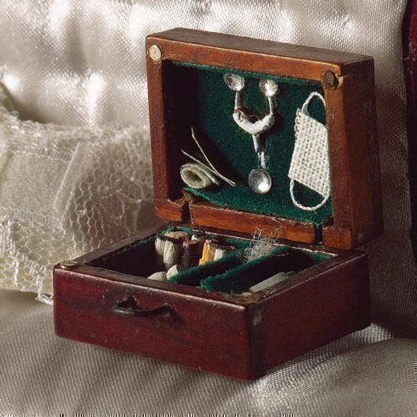The Dolls House Emporium Doctors' Case & Equipment