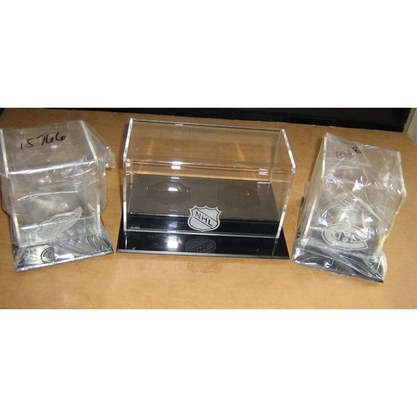 NHL Caseworks International NHL,Red Wings,Canadiens Hockey Puck Display Case