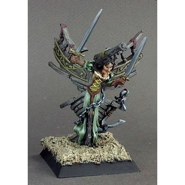 Reaper Miniatures Warlord Dark Maiden RPR 14106