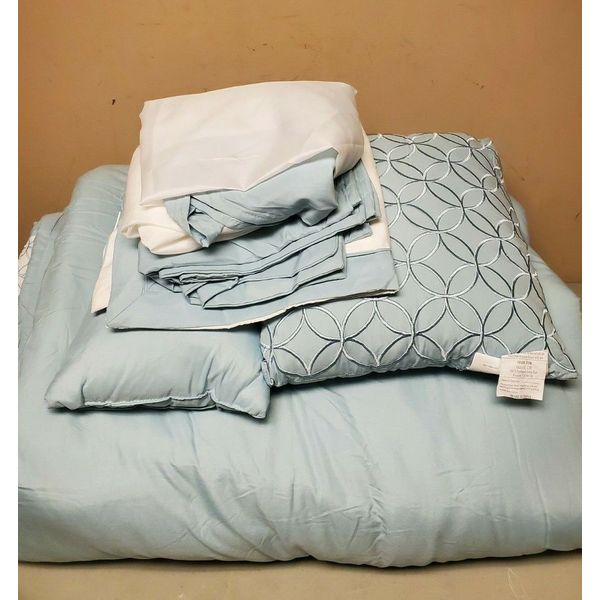 Madison Park Cozy Comforter Set Collection All Season Stratford, Aqua PreOwned