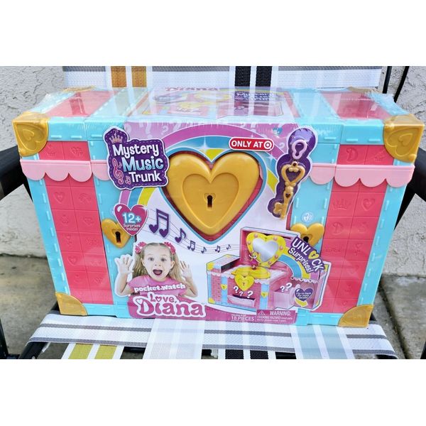 BRAND NEW Love Diana Mystery Music Trunk 18-Pc Dress Up Set and Music Box