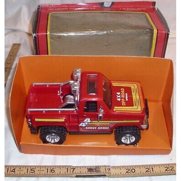 NEW BRIGHT 1975 CHEVY PICKUP TRUCK 4X4 OFF ROAD SPECIAL BATTERY TOY NEW IN BOX