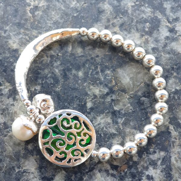 Mother&#39;s Day gift for mom, freshwater pearl green silkworm decoration sterling silver bracelet