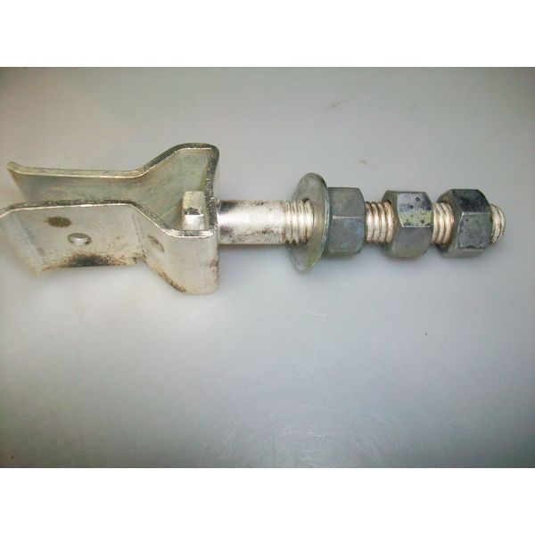 200 A. SILVWE PLATED STUD MOUNT FUSE CLIP