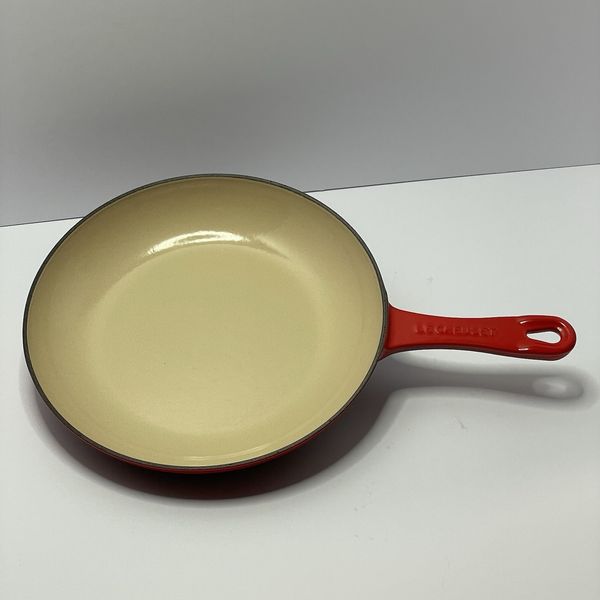 New Le Creuset Enameled Cast Iron Shallow Fry Pan, 9 3/4" Cerise Red No Box