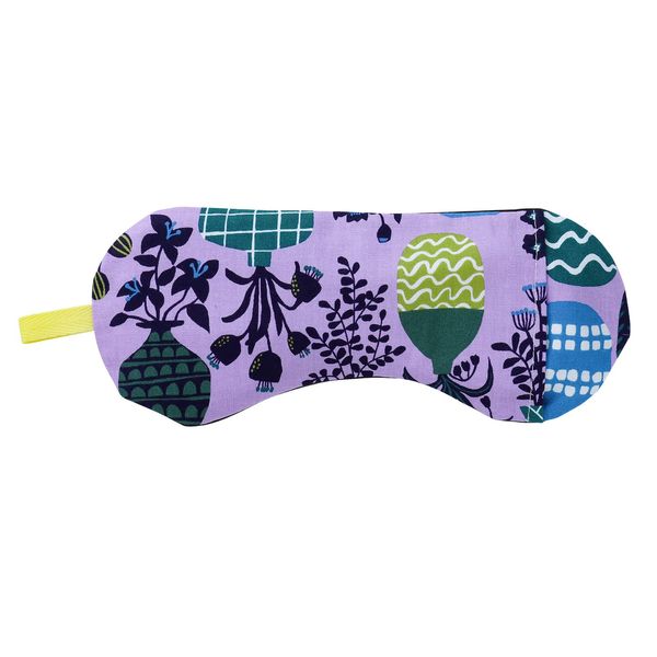 Natural Materials Hinyari with the Power of Salt Warm Mung Beans Salt Eye Pillow Base Purple 8.3 x 3.5 x Thickness 0.4 inches (21 x 9 x 1 cm) Relaxing with the scent of lavender and chamomile for your skin is gentle on the skin and moisturizing cotton mad