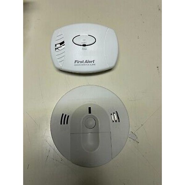 Lot Of 2 Carbon Monoxide Alarm (First Alert & Kidde) (For Parts, Not Tested)