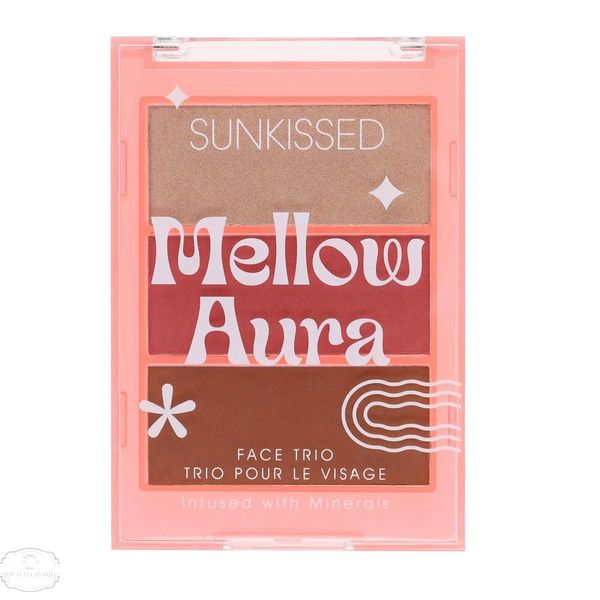 Sunkissed Mellow Auro Makeup Palette with Highlighter, Blush, and Bronzer Shades for On-the-Go Touch Ups