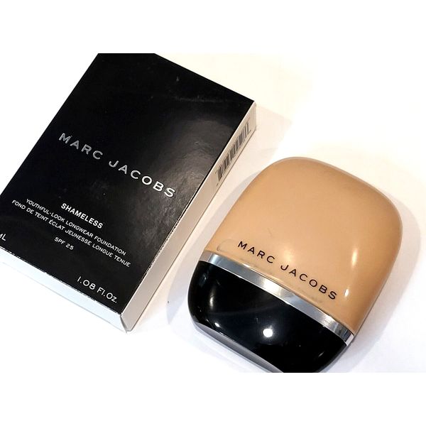 Marc Jacobs Shameless Foundation ~ MEDIUM R300 ~ nib full size   (m1