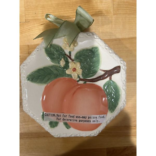 AVON VINTAGE PEACH PATTERN  WALL MOLD PLAQUE