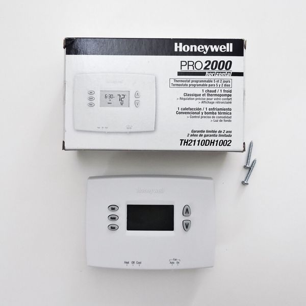 Honeywell Pro2000 Horizontal Programmable Smart Thermostat TH2110DH1002