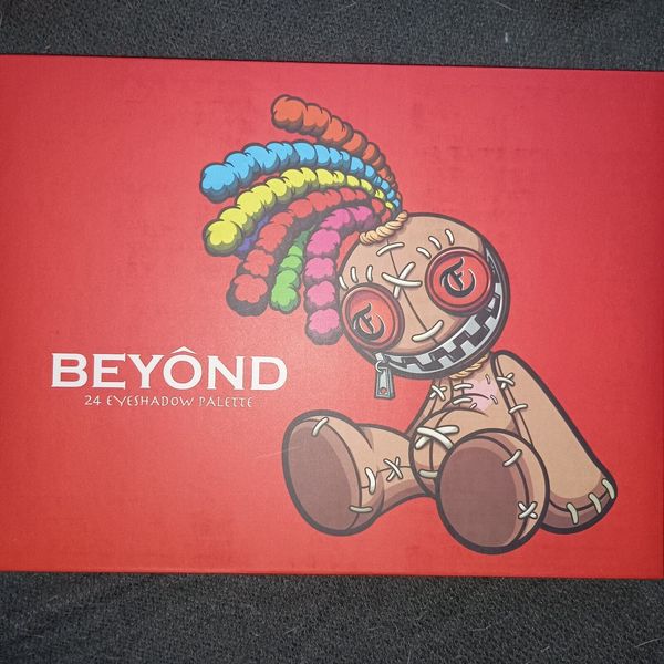 Beyond 24 Matte And Shimmery Eye Shadow Palette