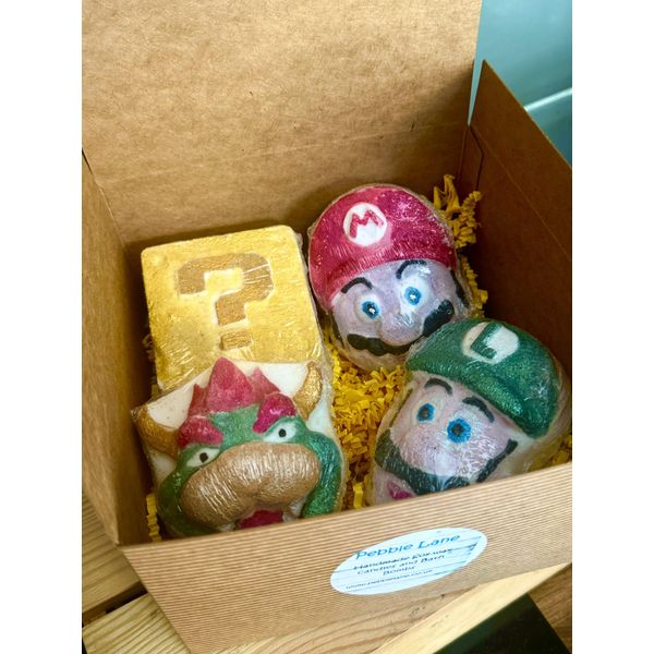 Mario and Co - 4 bathbombs in a Box - Handpainted in The UK