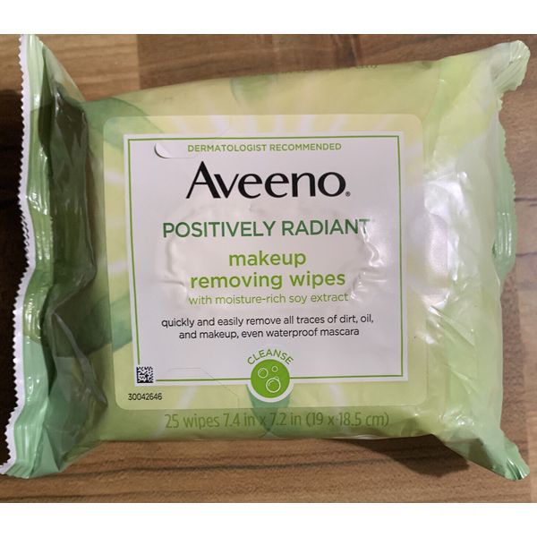 Aveeno Positively Radiant Oil-Free Makeup Removing Wipes