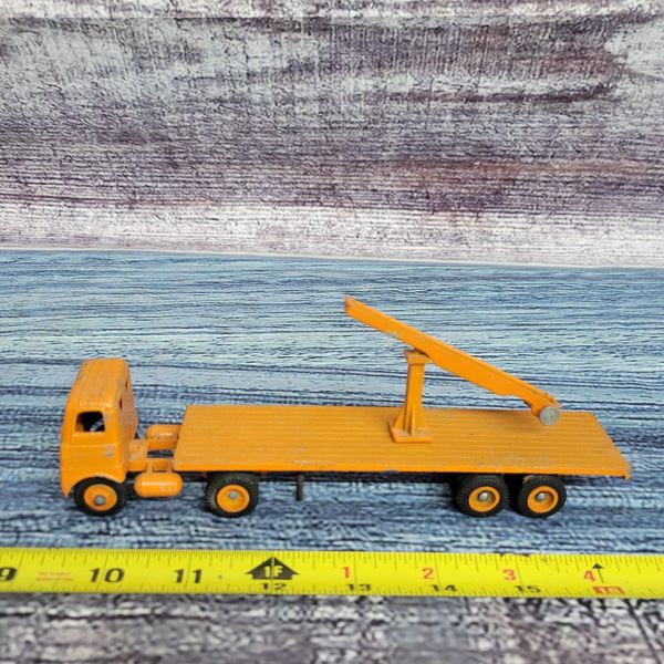 Vtg Winross die-cast cab over semi w/boom lift on trailer no hook or string RARE