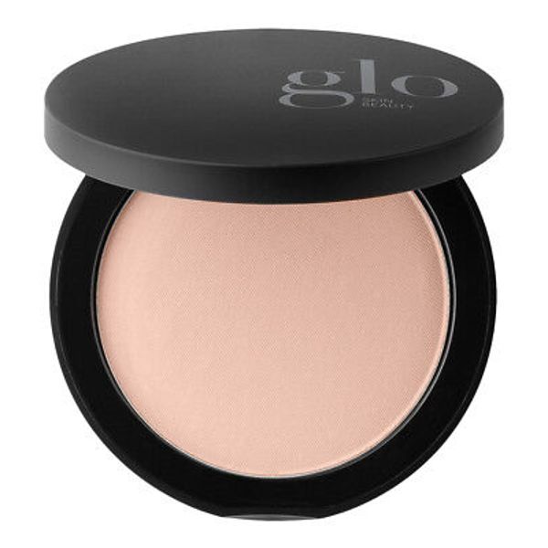Glo Pressed Base Beige Light. Foundation
