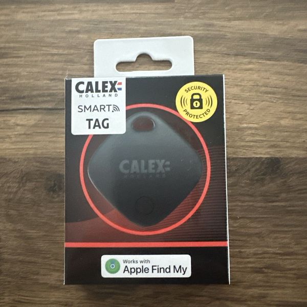 Calex Smart Tag Bluetooth Tracker Compatible with Apple. Travel Suitcase