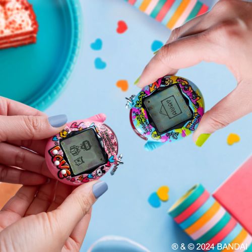Tamagotchi Connection True Friends - Blue Graffiti and Pink Graffiti