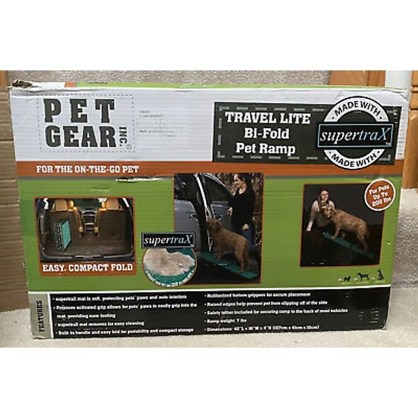 Pet Gear Bi-Fold Travel Lite Pet Dog Ramp with SupertraX Mat Capacity 200 lbs