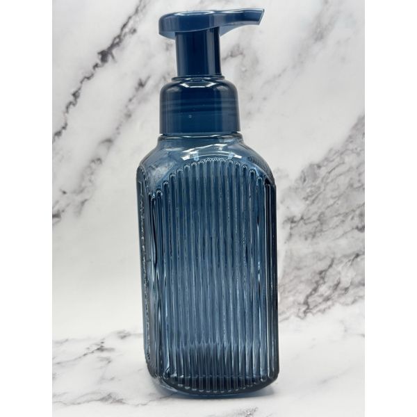 Bath & Body Works • NAVY VERTICAL LINES  • Foaming Hand Soap Dispenser 😊