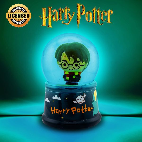 Silver Buffalo Harry Potter Chibi Castle Light Up Snow Globe, 55 mm