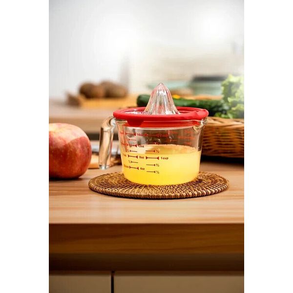 2-in-1 Glass Measuring Cup and Juicer