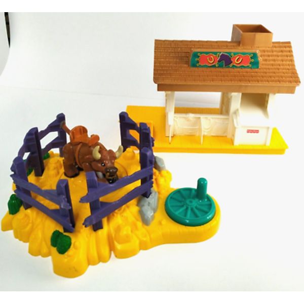 GeoTrax Train Set Rope n' Ride Western Ranch Bucking Bull in Corral and Stable