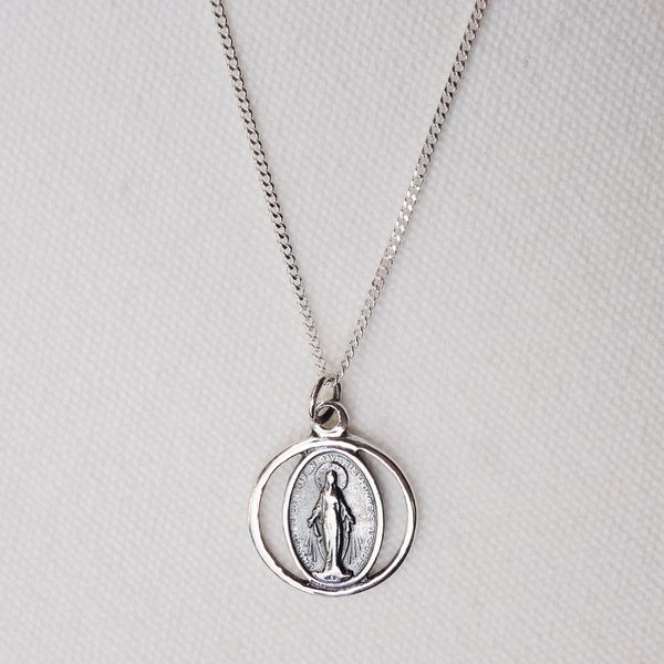 Gracia Rounding Virgin Mary Miracle Medal Catholic Church Silver 925 Silver Necklace