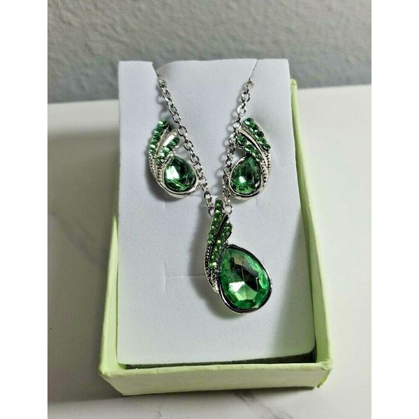 Birthstone Green Pendant Necklace and Earring Fashion Tear Drop Jewelry Set