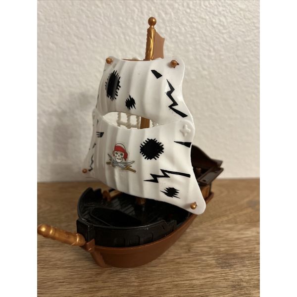 BROWN & BLACK PIRATE SHIP PLASTIC TOY BOAT  W/SAILS (PRE-OWNED)